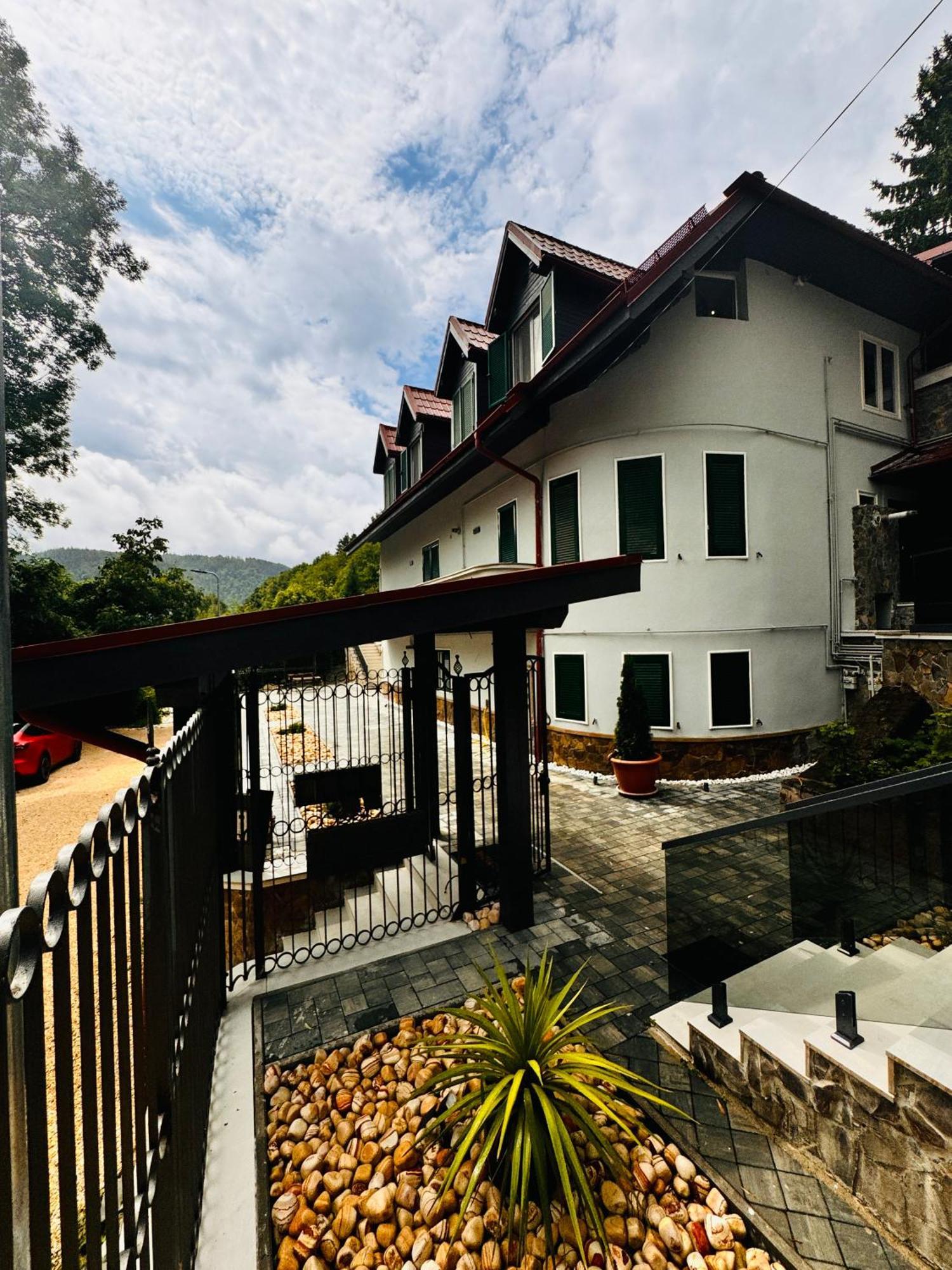 Ylly Aparts Braşov Exterior foto