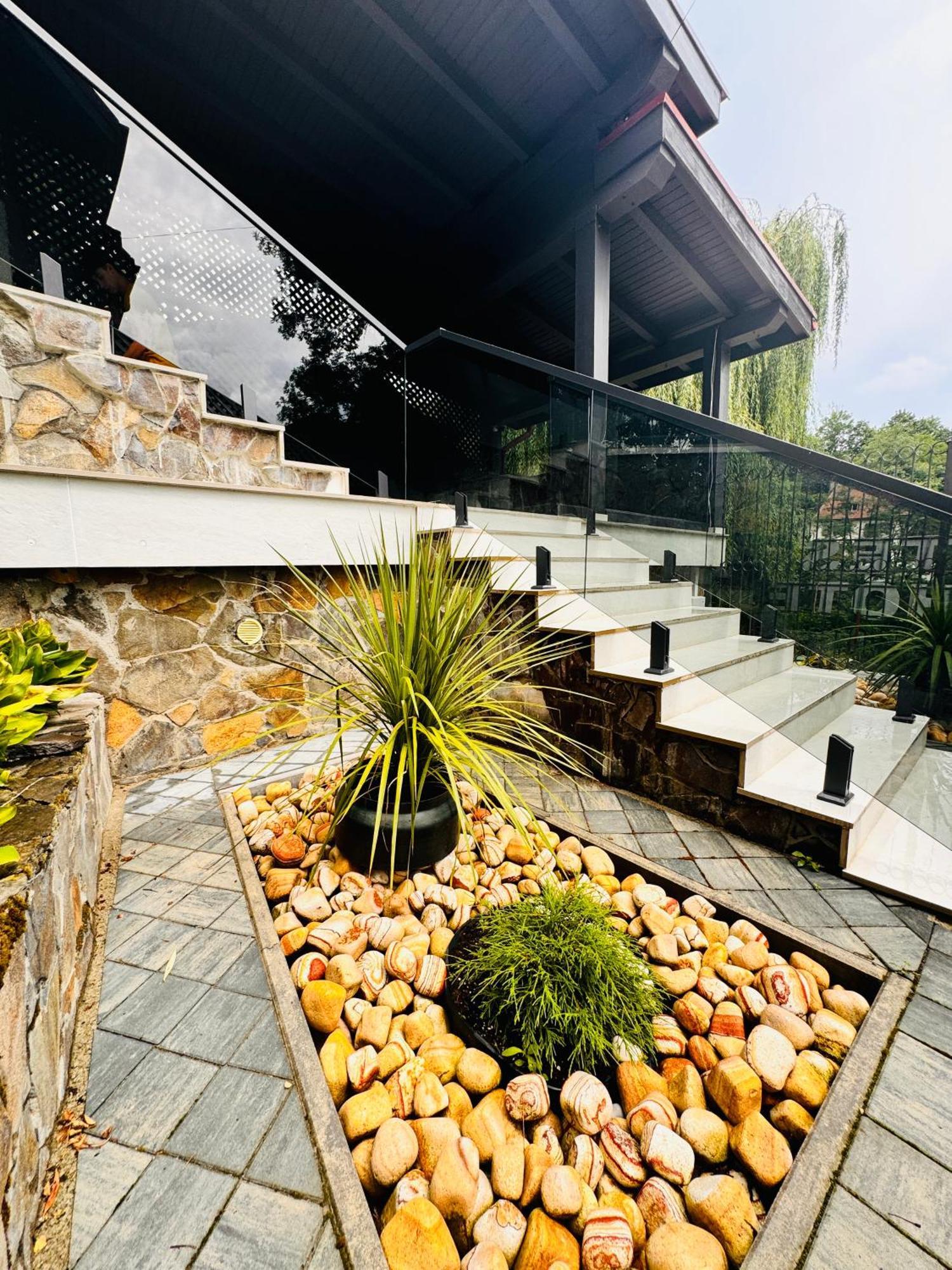 Ylly Aparts Braşov Exterior foto